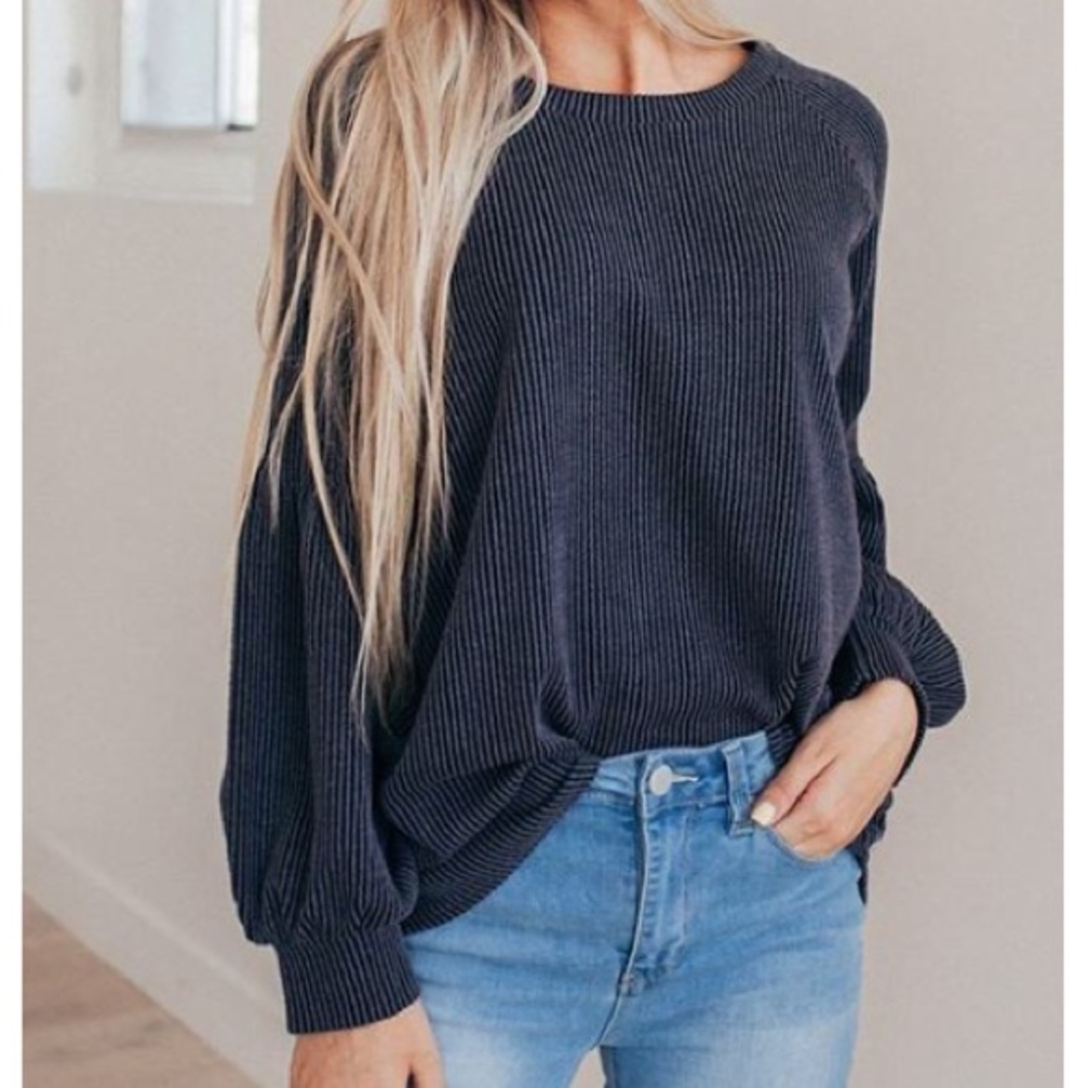 NWT Trendy Bubble Sleeve Top!